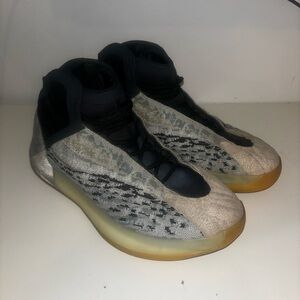 Yeezy Quantum Basketball Sneakers